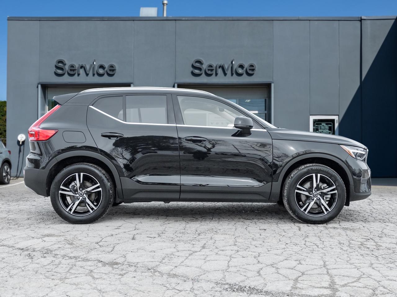 2025 Volvo XC40 B5 AWD  CPO FINANCE RATE 3.49%*(24M)-4%*(48M) Photo