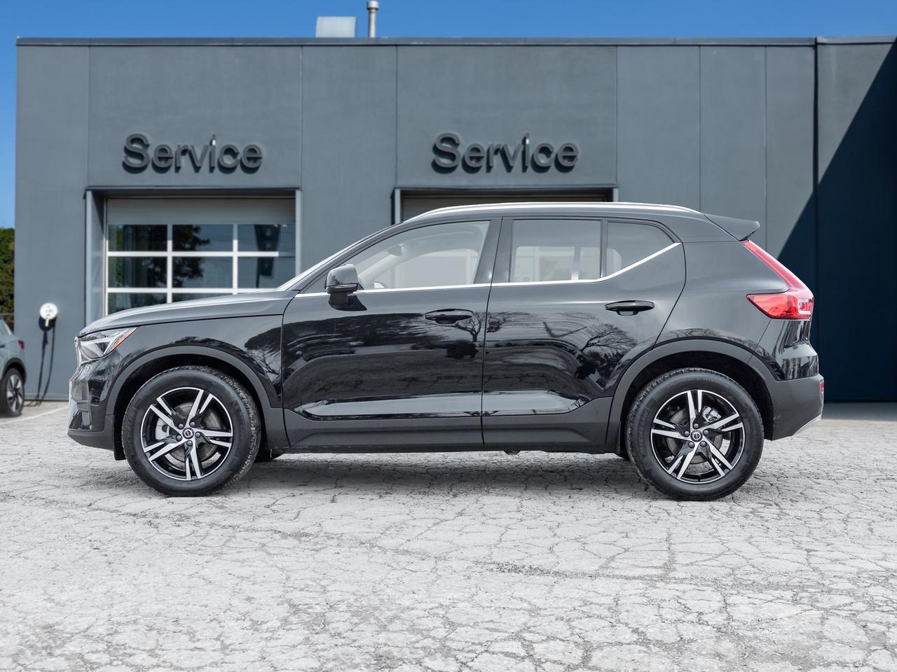 2025 Volvo XC40 B5 AWD  CPO FINANCE RATE 3.49%*(24M)-4%*(48M) Photo
