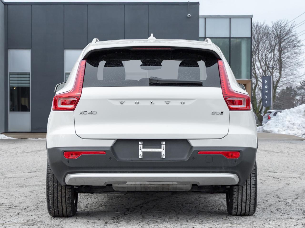 2025 Volvo XC40 B5 AWD Core Bright Theme  CPO FIN RATE 3.49%*-4%* Photo