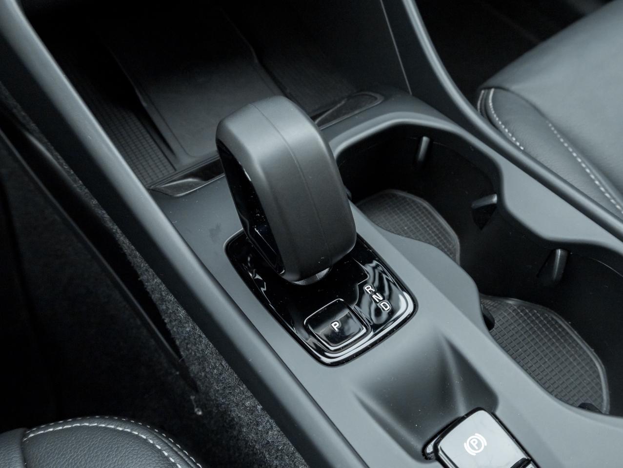 2025 Volvo XC40 B5 AWD Core Bright Theme  CPO FIN RATE 3.49%*-4%* Photo