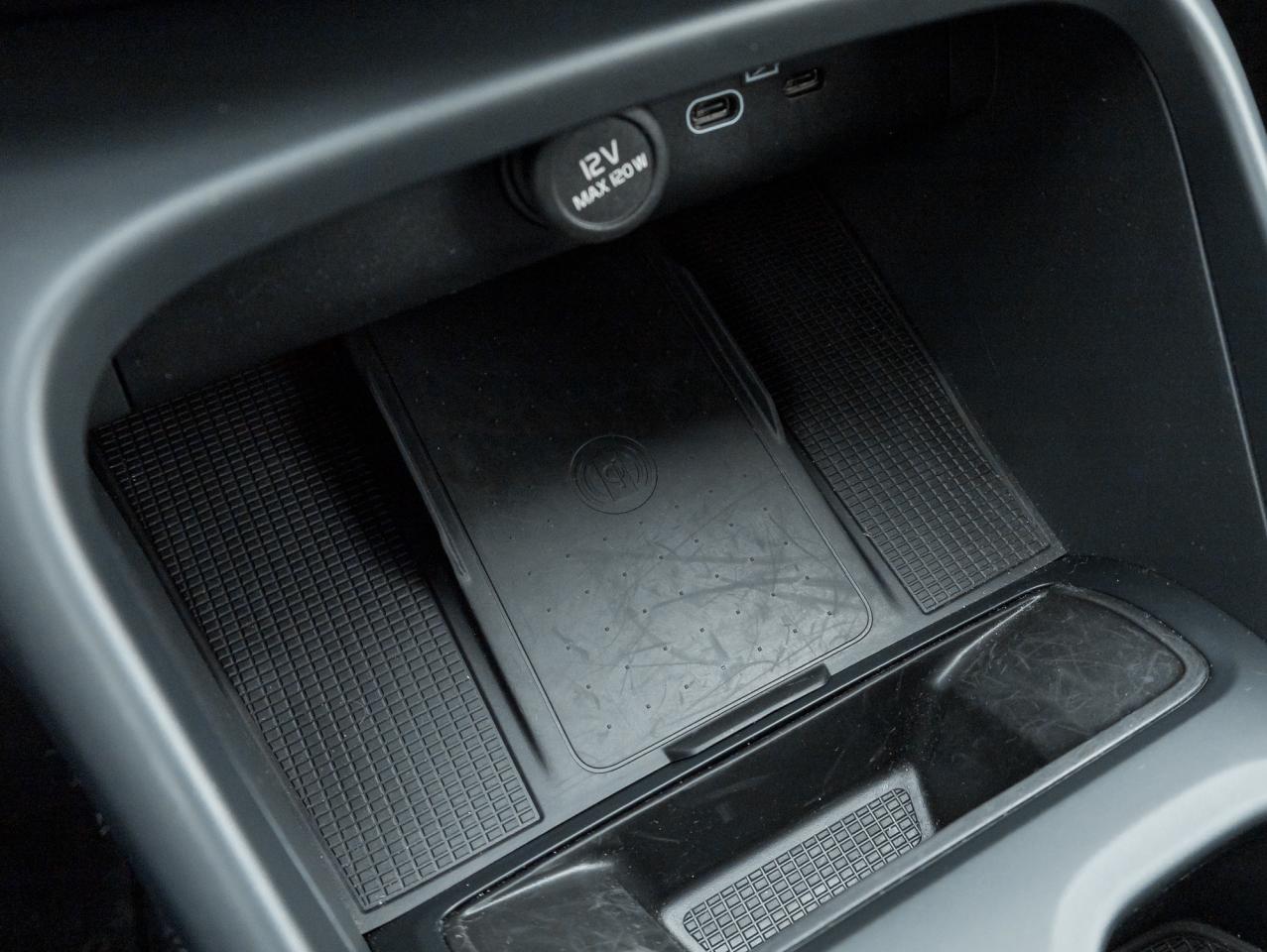 2025 Volvo XC40 B5 AWD Core Bright Theme  CPO FIN RATE 3.49%*-4%* Photo