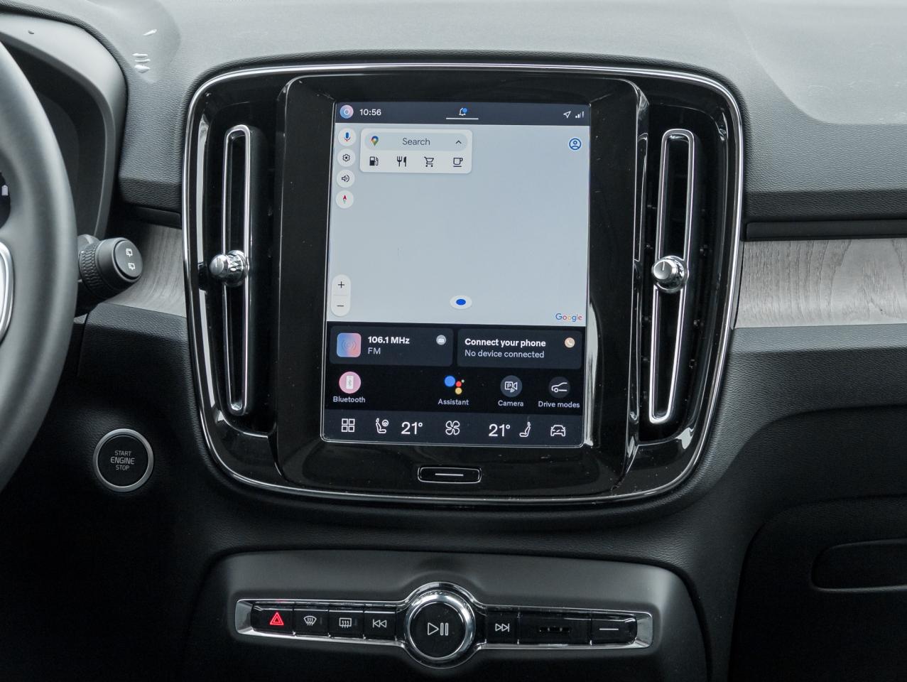 2025 Volvo XC40 B5 AWD Core Bright Theme  CPO FIN RATE 3.49%*-4%* Photo