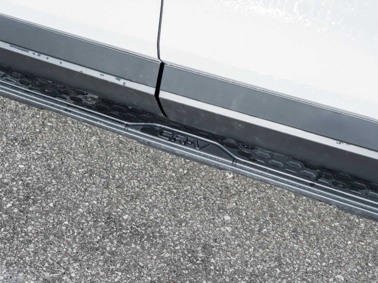 2023 Honda CR-V Hybrid Touring 4dr All-Wheel Drive Photo