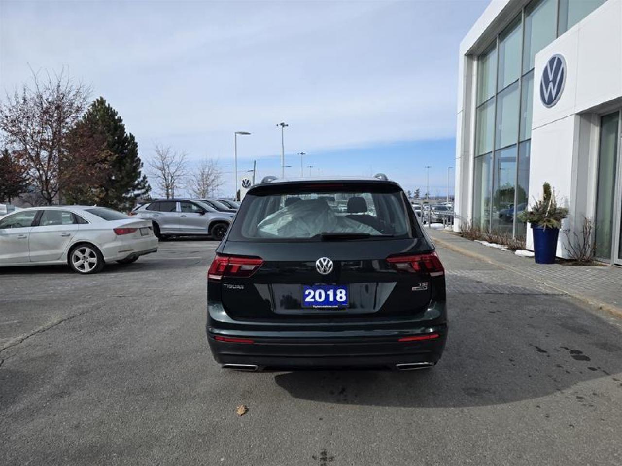 2018 Volkswagen Tiguan Trendline 2.0T 8sp at w/Tip W/Winter tire pkg Photo