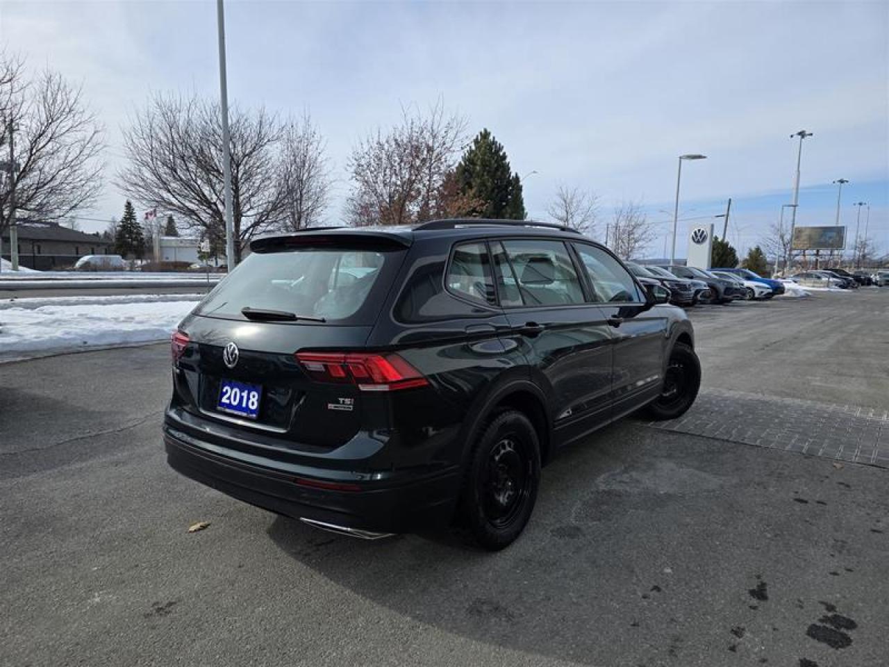 2018 Volkswagen Tiguan Trendline 2.0T 8sp at w/Tip W/Winter tire pkg Photo