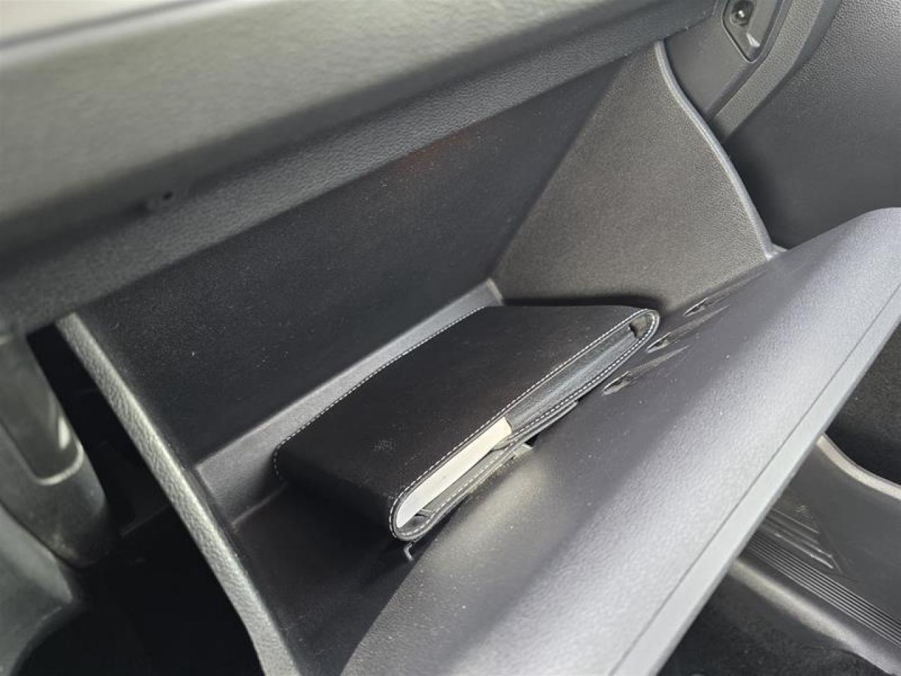 2018 Volkswagen Tiguan Trendline 2.0T 8sp at w/Tip W/Winter tire pkg Photo