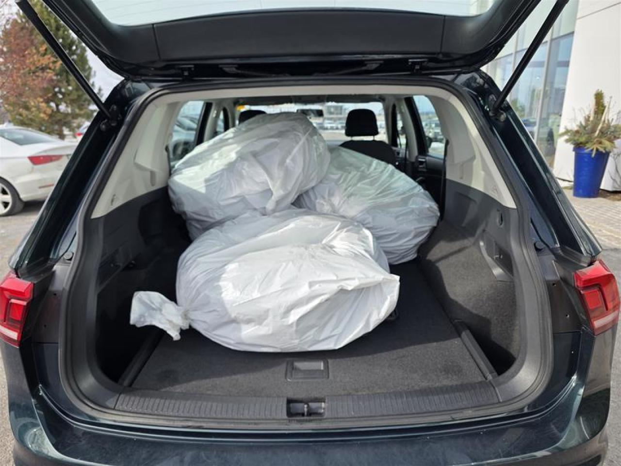 2018 Volkswagen Tiguan Trendline 2.0T 8sp at w/Tip W/Winter tire pkg Photo