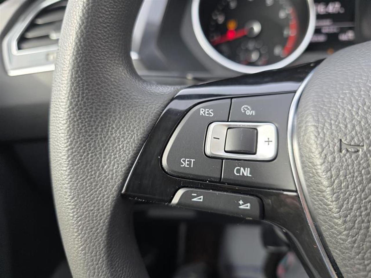 2018 Volkswagen Tiguan Trendline 2.0T 8sp at w/Tip W/Winter tire pkg Photo