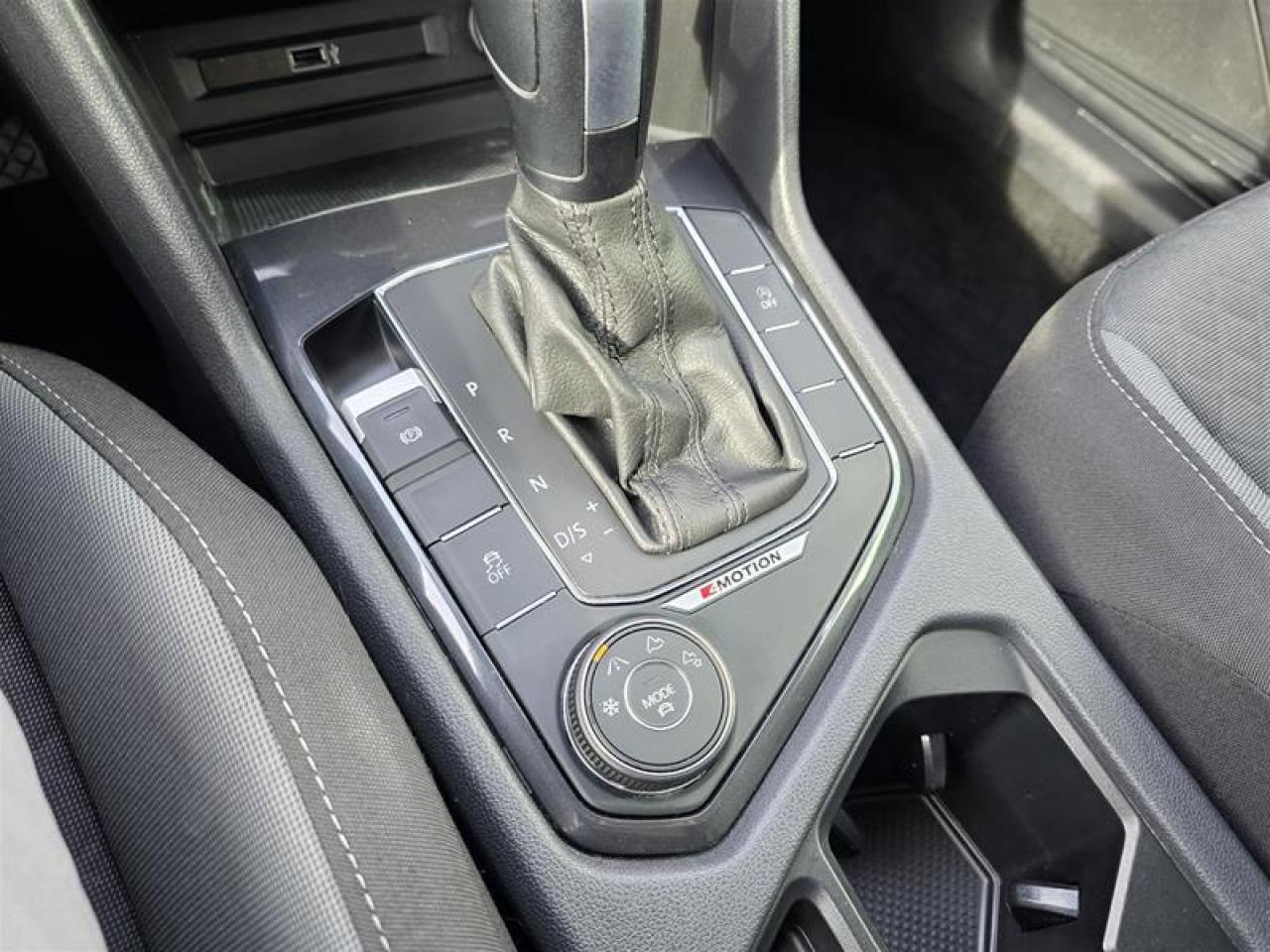 2018 Volkswagen Tiguan Trendline 2.0T 8sp at w/Tip W/Winter tire pkg Photo