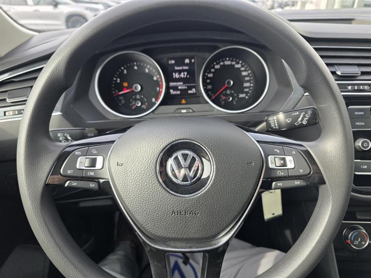 2018 Volkswagen Tiguan Trendline 2.0T 8sp at w/Tip W/Winter tire pkg Photo