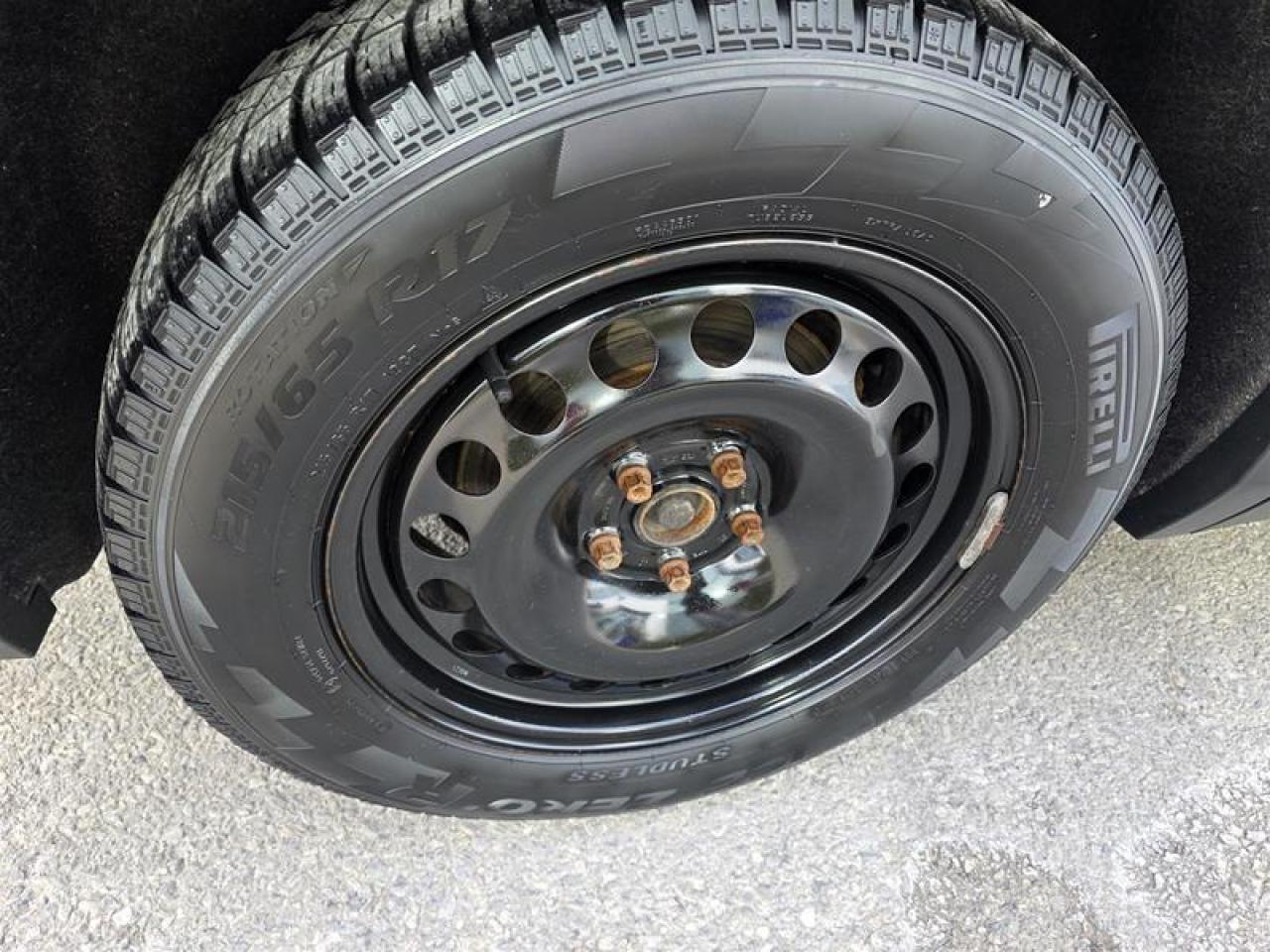 2018 Volkswagen Tiguan Trendline 2.0T 8sp at w/Tip W/Winter tire pkg Photo