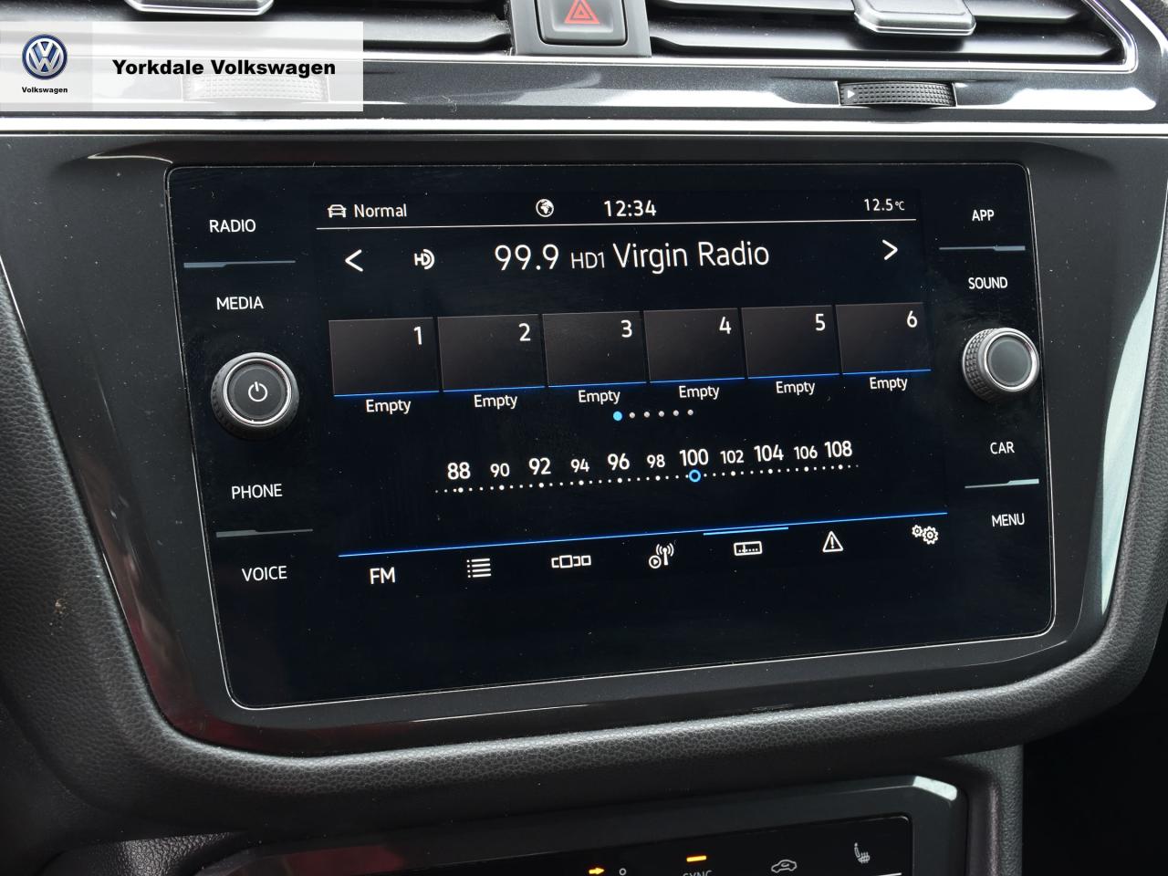 2022 Volkswagen Tiguan  Photo