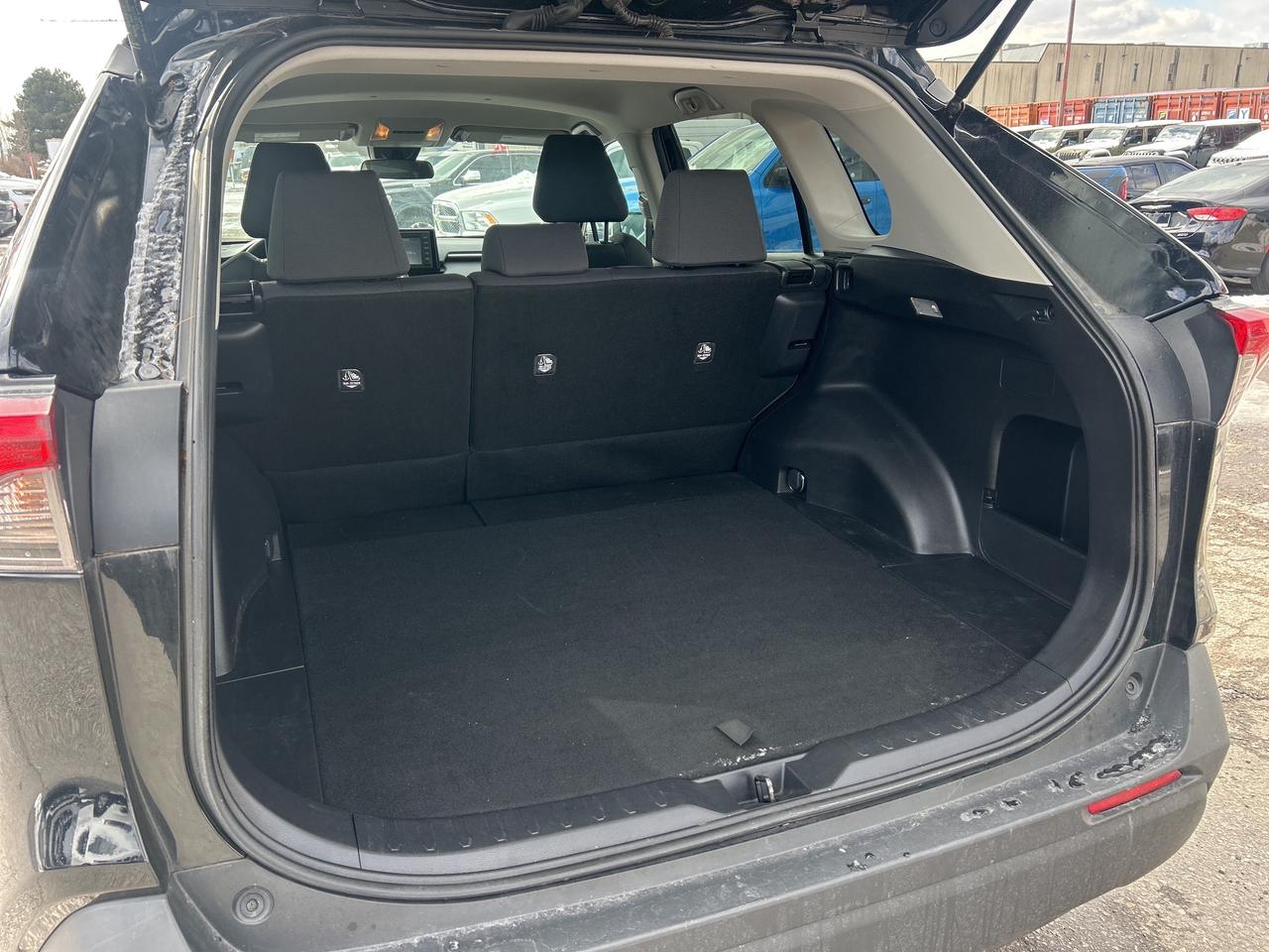 2019 Toyota RAV4 LE, Pre-Collision, Lane Departure Alert, LSD Photo