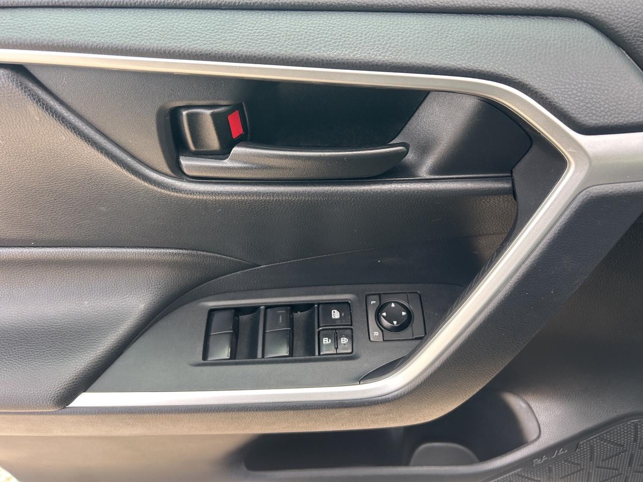 2019 Toyota RAV4 LE, Pre-Collision, Lane Departure Alert, LSD Photo