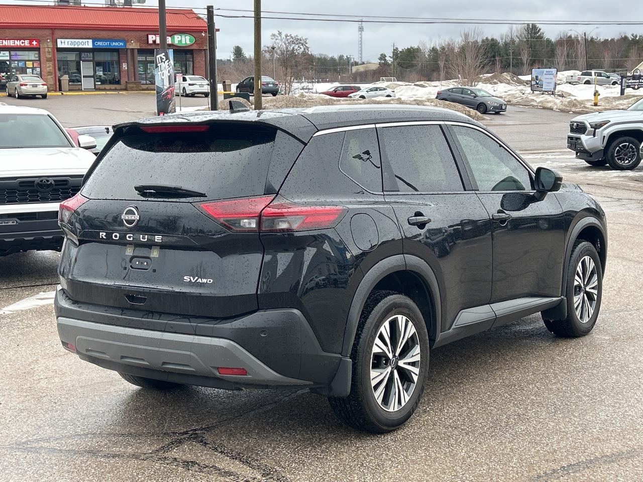 2023 Nissan Rogue SV Moonroof   LOW KM Photo