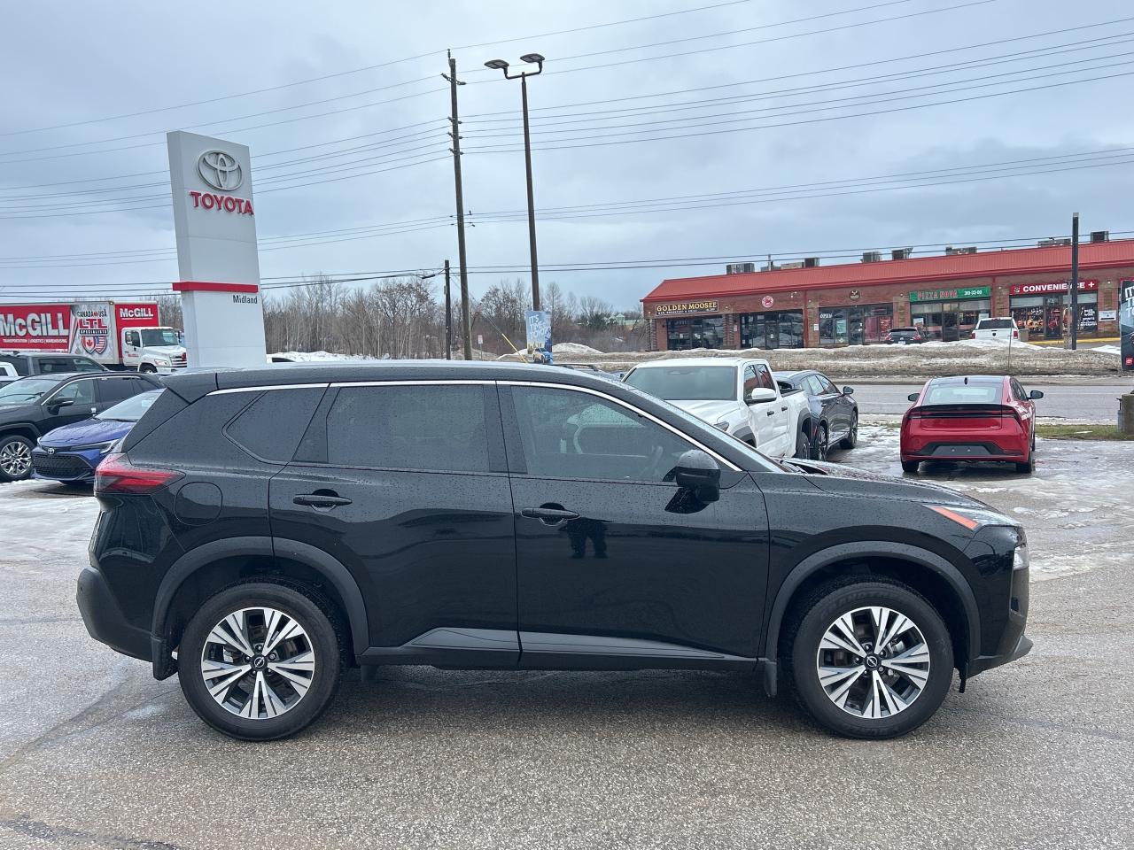 2023 Nissan Rogue SV Moonroof   LOW KM Photo