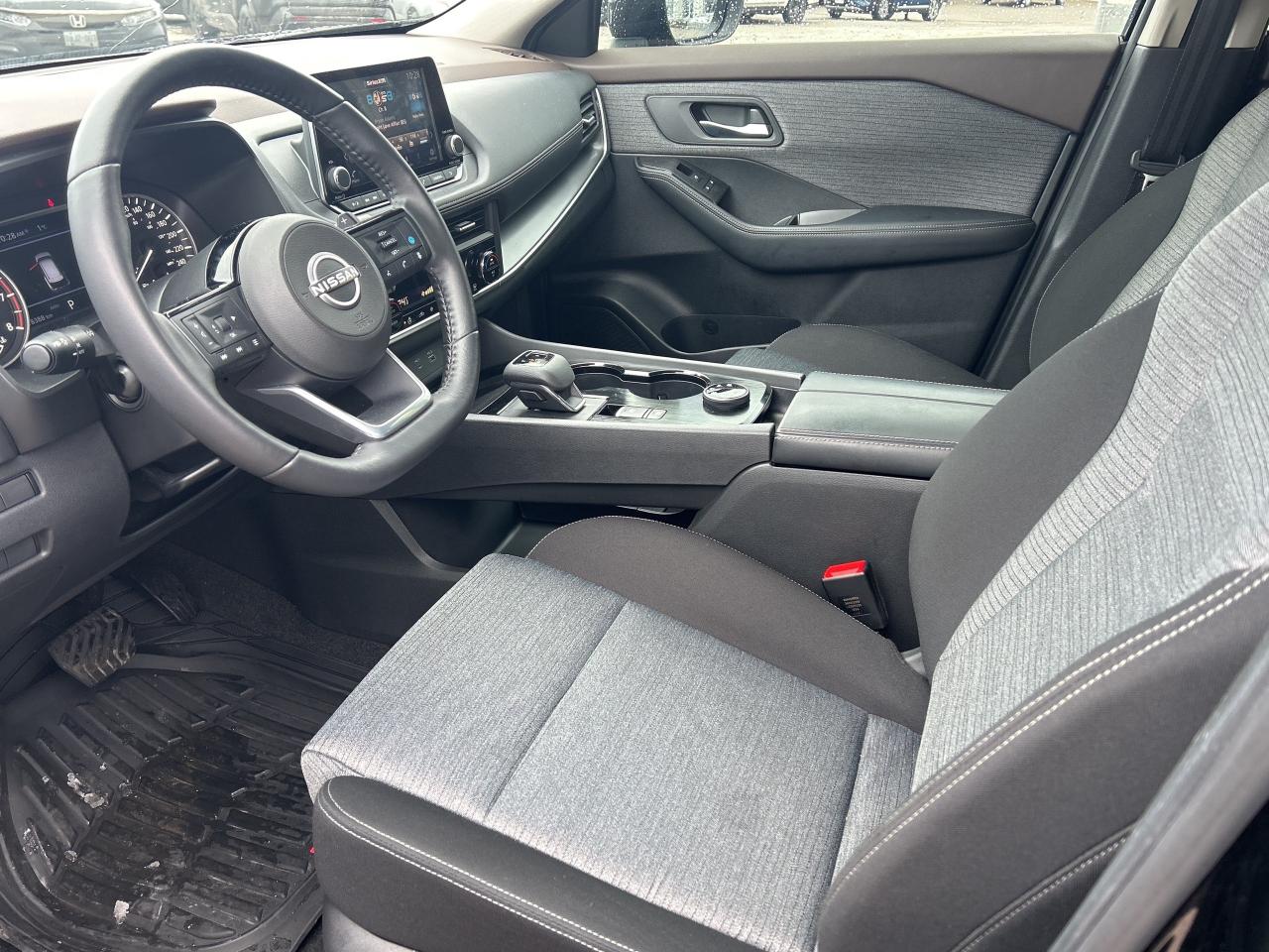 2023 Nissan Rogue SV Moonroof   LOW KM Photo