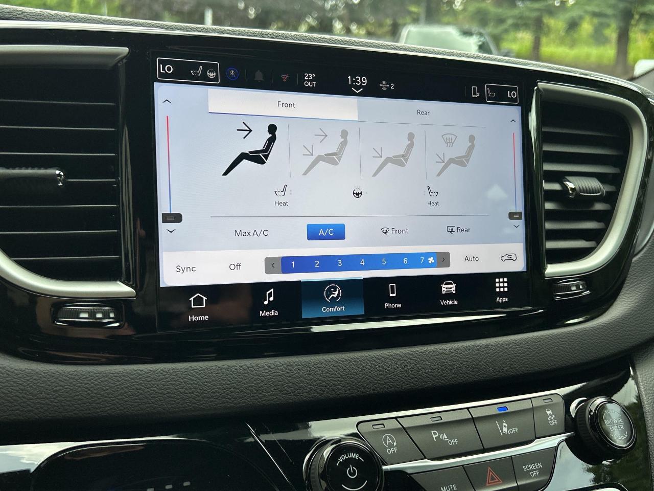 2025 Chrysler Grand Caravan SXT Front-Wheel Drive Passenger Van Photo