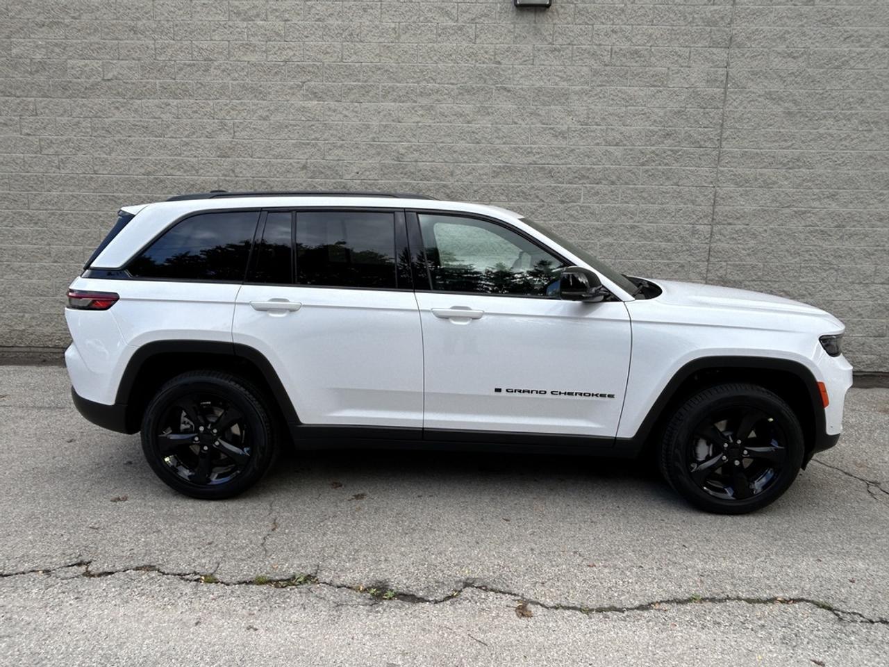 2025 Jeep Grand Cherokee Limited 4dr 4x4 Photo2
