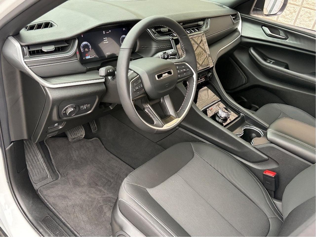2025 Jeep Grand Cherokee Laredo 4dr 4x4 Photo