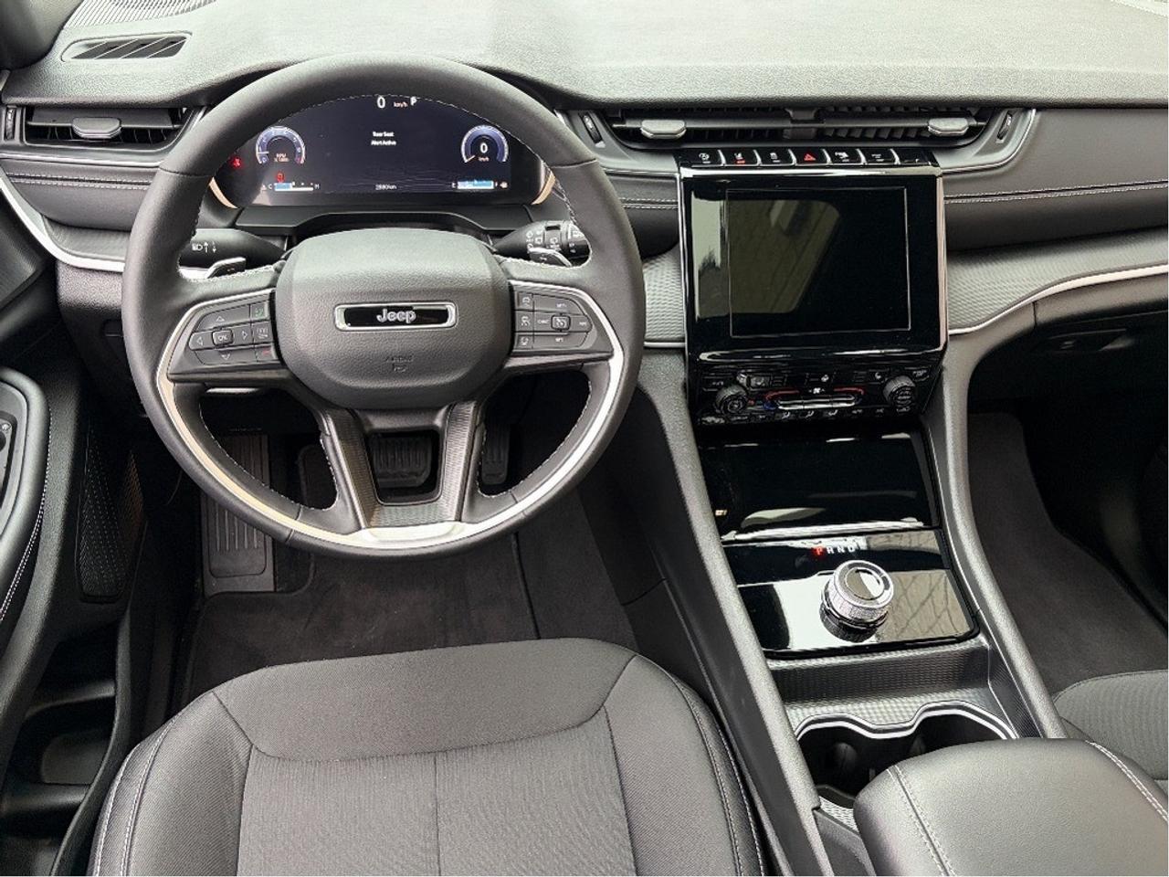 2025 Jeep Grand Cherokee Laredo 4dr 4x4 Photo