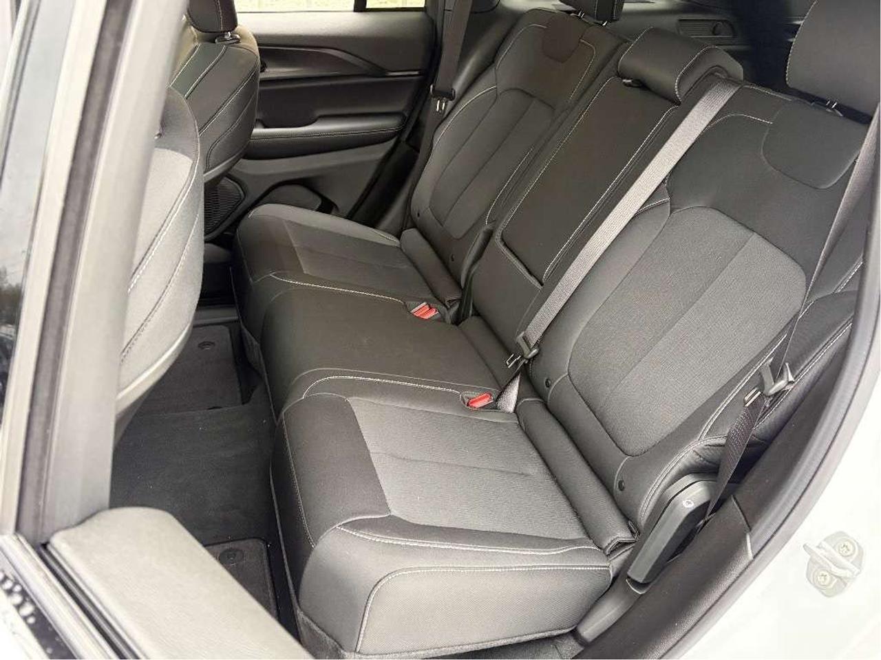 2025 Jeep Grand Cherokee Laredo 4dr 4x4 Photo