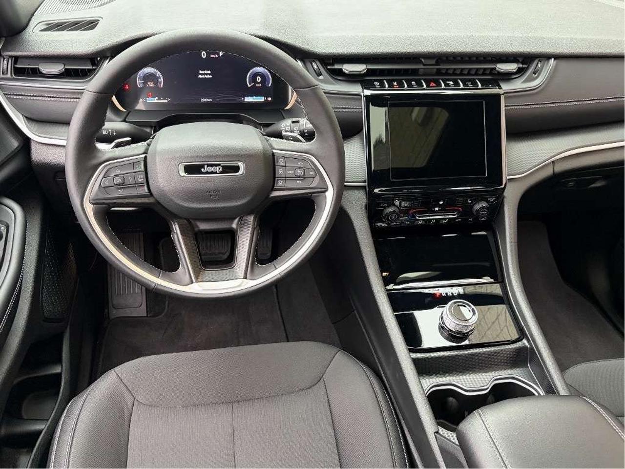 2025 Jeep Grand Cherokee Laredo 4dr 4x4 Photo