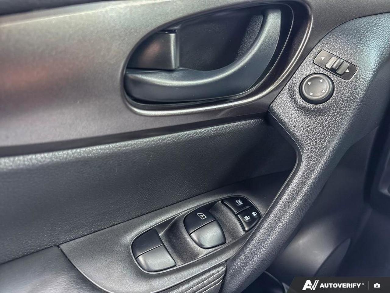 2023 Nissan Qashqai S   Apple Car Play   Alloy Rims   Heated Seats Photo