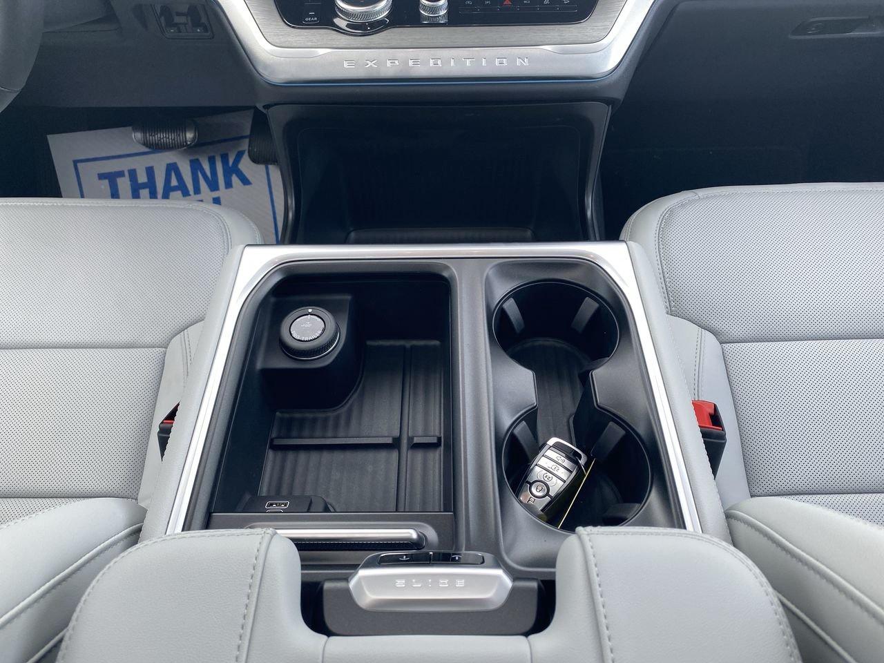 2026 Ford Expedition Platinum Max Photo