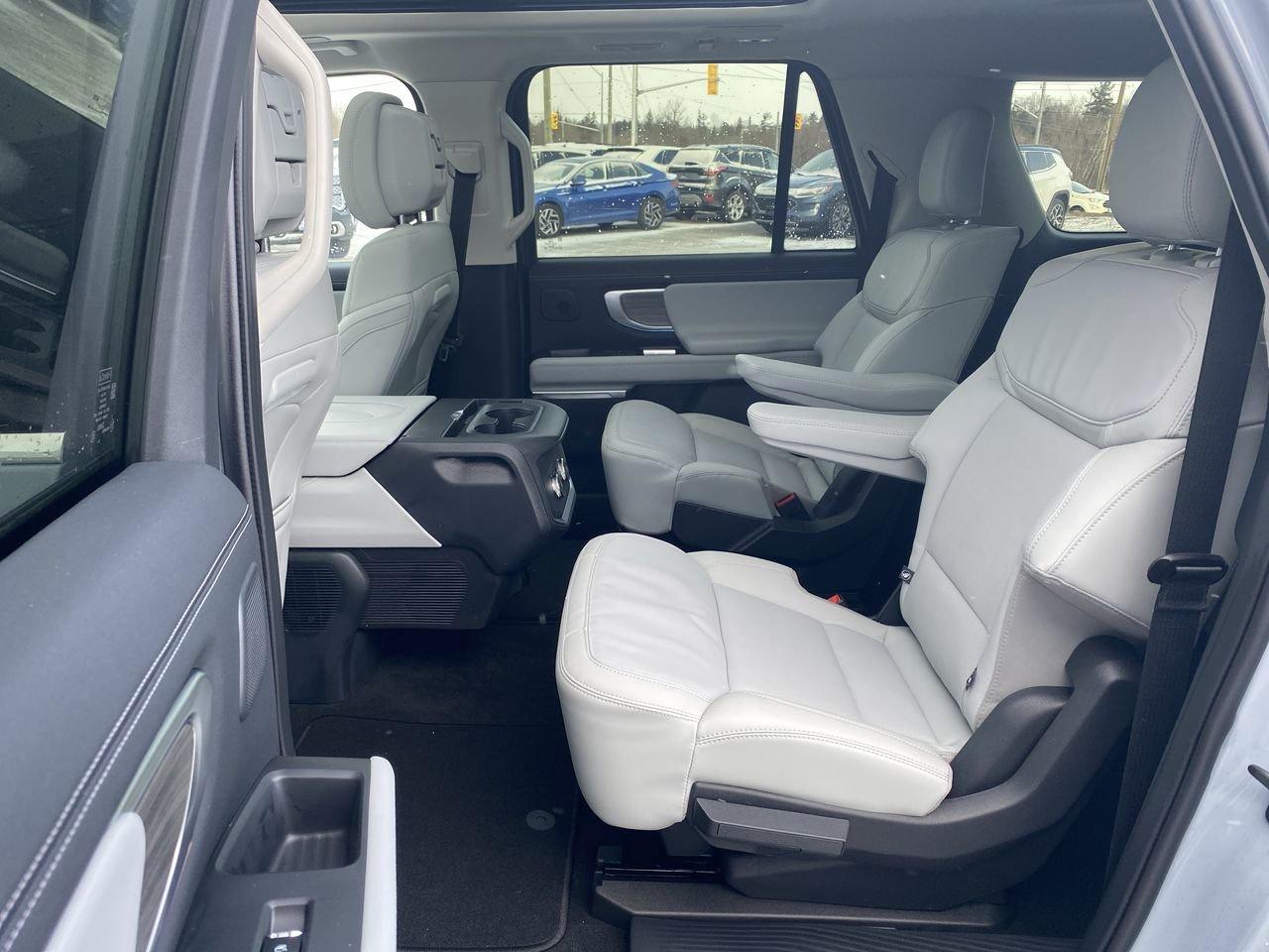 2026 Ford Expedition Platinum Max Photo