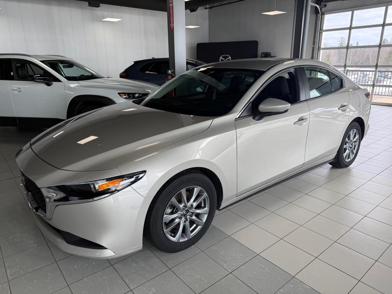 2022 Mazda 3 GS (A6) 4dr i-ACTIV All-Wheel Drive Sedan Photo0