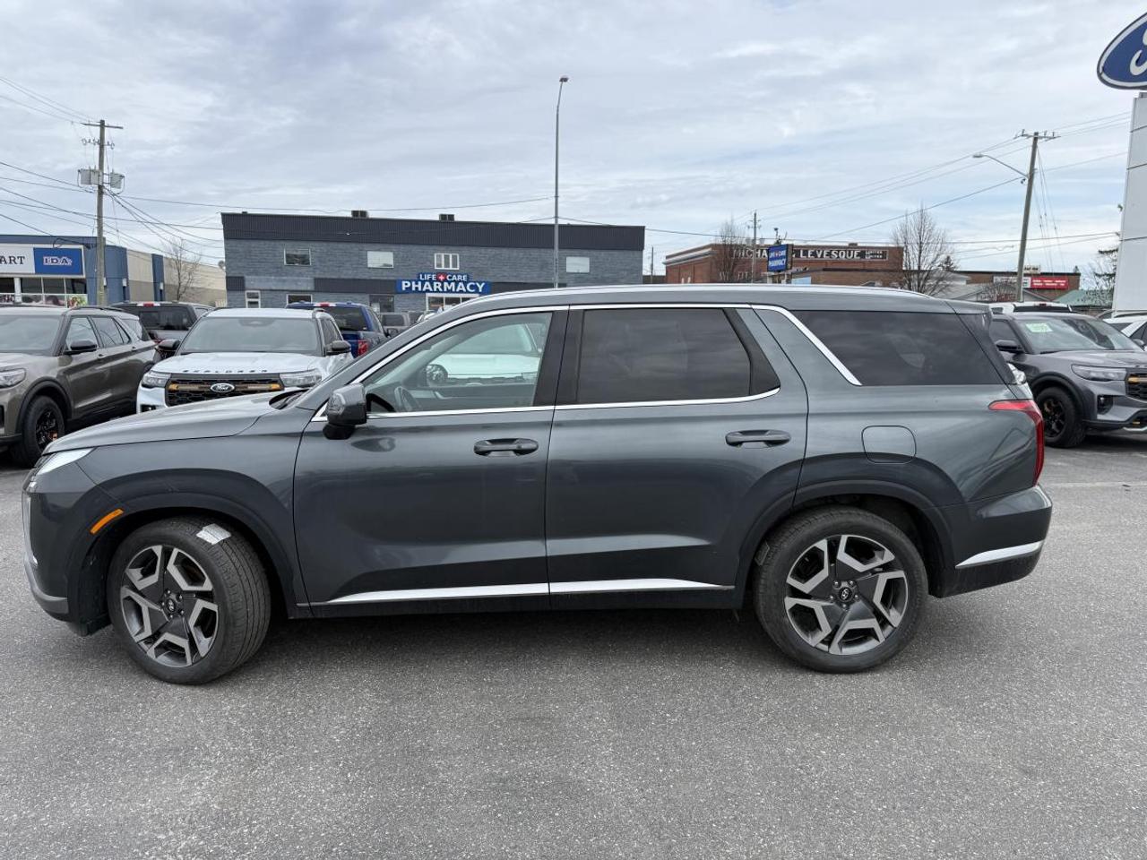 2023 Hyundai PALISADE Preferred 8-Passenger AWD Photo2
