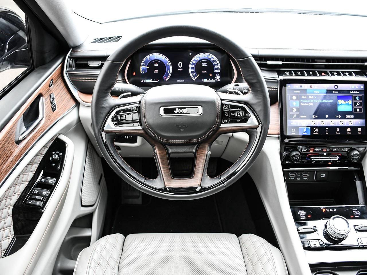 2023 Jeep Grand Cherokee Summit 4x4 Photo