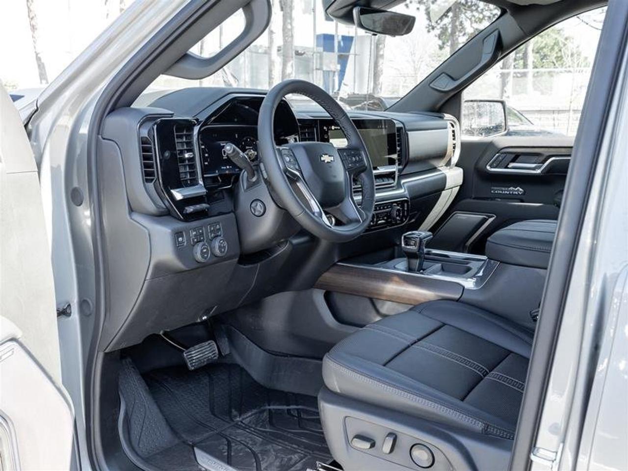 2026 Chevrolet Silverado 1500 Crew Cab Short Box 4-Wheel Drive High Country Photo