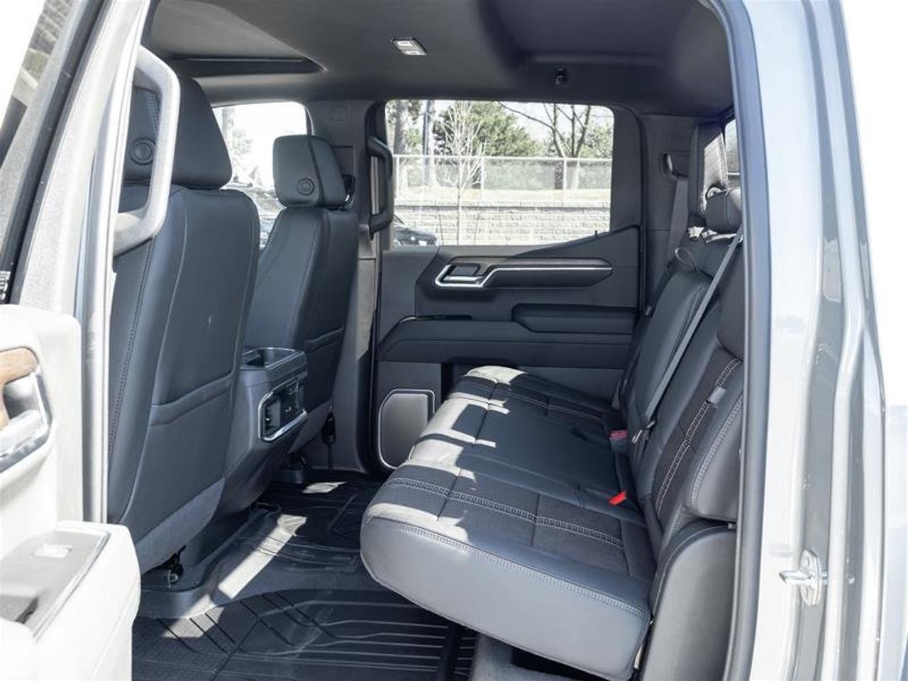 2026 Chevrolet Silverado 1500 Crew Cab Short Box 4-Wheel Drive High Country Photo