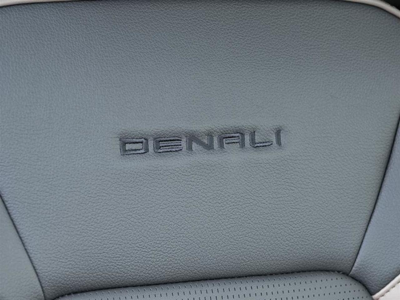 2026 GMC Canyon Denali Photo