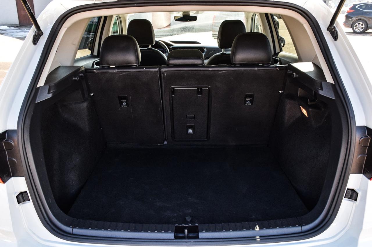 2023 Volkswagen Taos Highline 4Motion No Accident Panoroof Navigation Photo