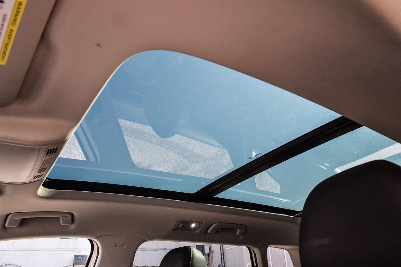 2023 Volkswagen Taos Highline 4Motion No Accident Panoroof Navigation Photo