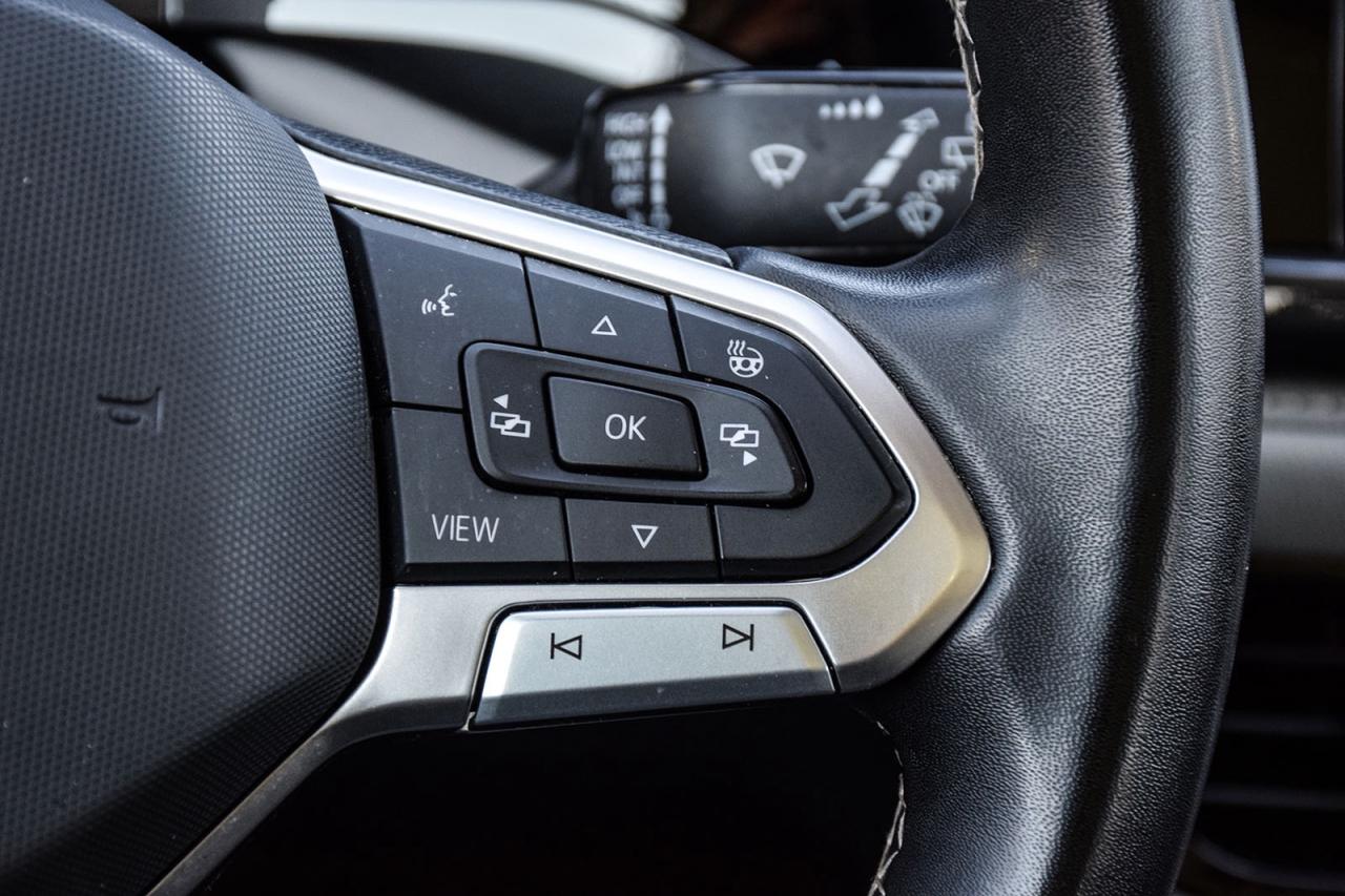 2023 Volkswagen Taos Highline 4Motion No Accident Panoroof Navigation Photo