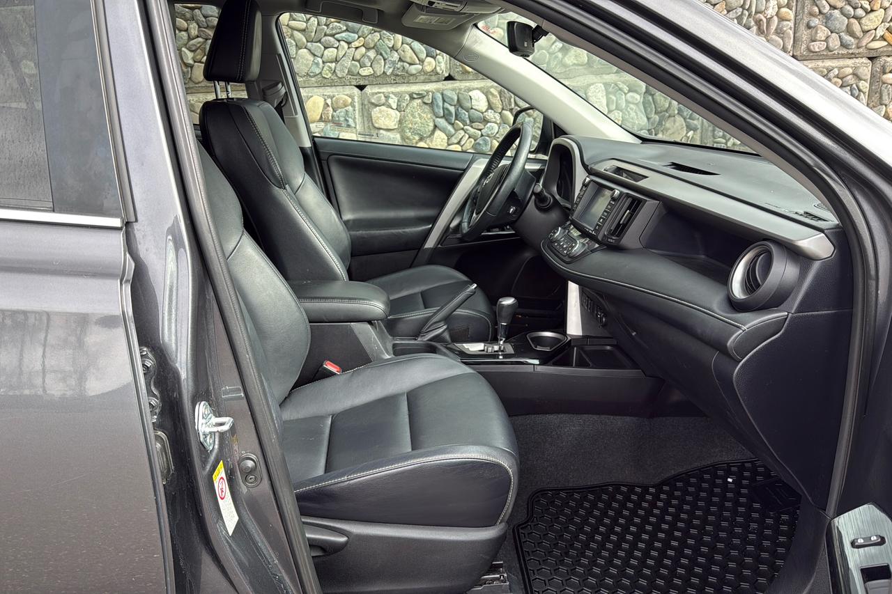 2017 Toyota RAV4 LIMITED  Photo