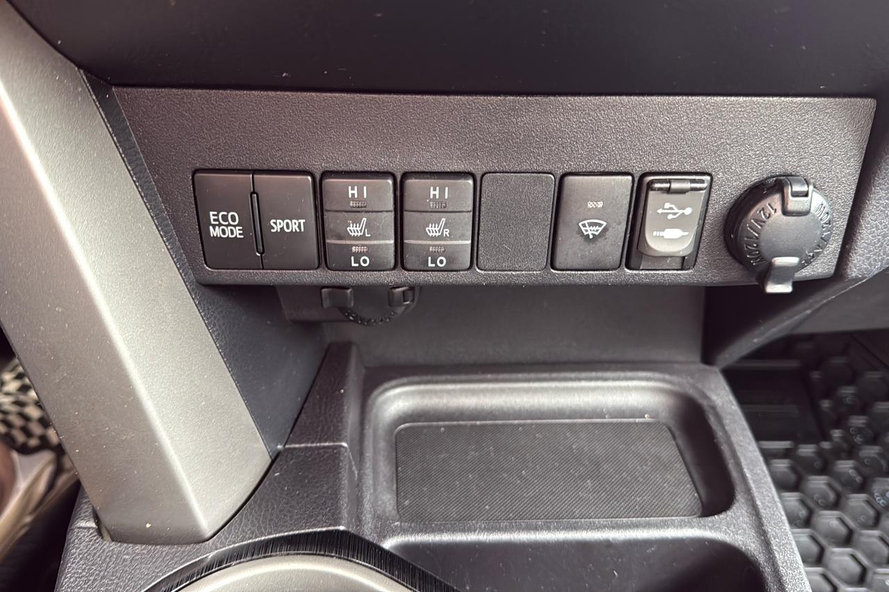 2017 Toyota RAV4 LIMITED  Photo