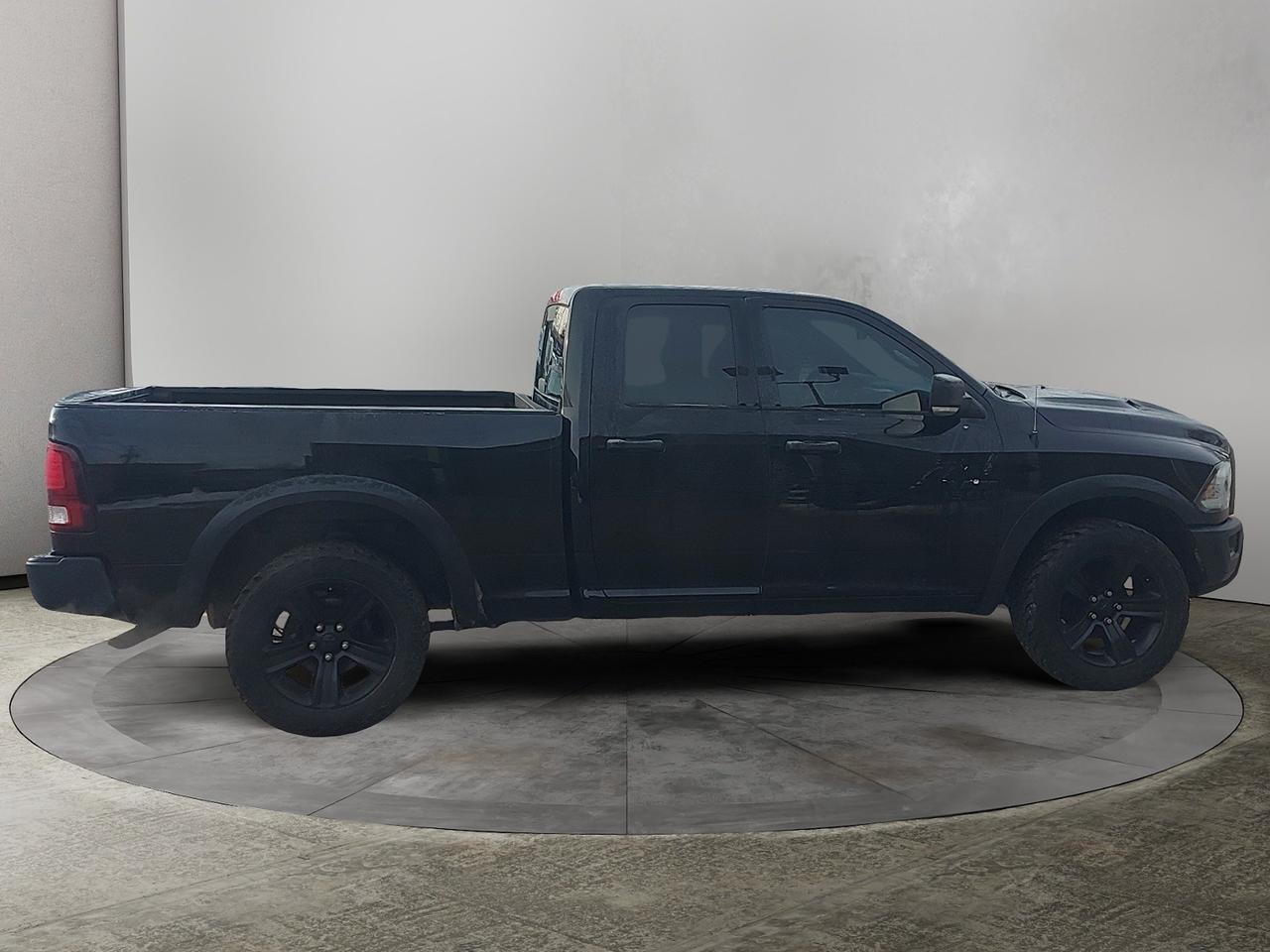 2022 RAM 1500 Classic WARLOCK Photo4