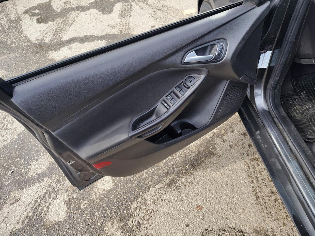 2016 Ford Focus SE Photo