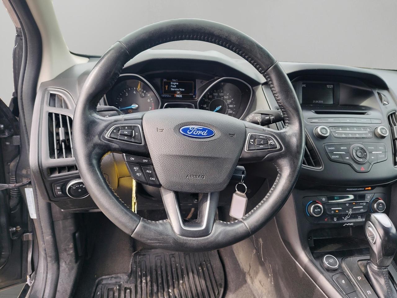2016 Ford Focus SE Photo3