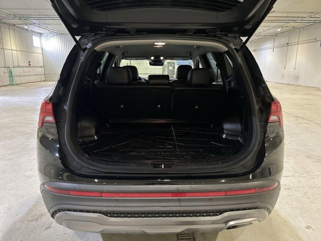 2023 Hyundai Santa Fe Urban AWD | No accidents | One owner Photo