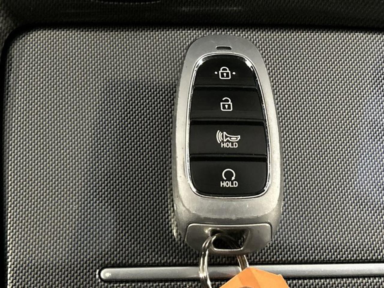 2023 Hyundai Santa Fe Urban AWD | No accidents | One owner Photo