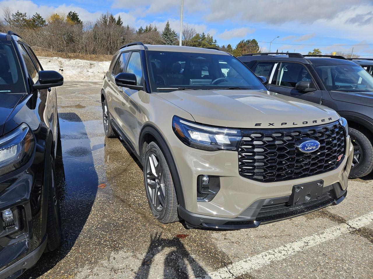 2026 Ford Explorer ST 4WD, 360 CAMERA, PANO ROOF, REMOTE START Photo4