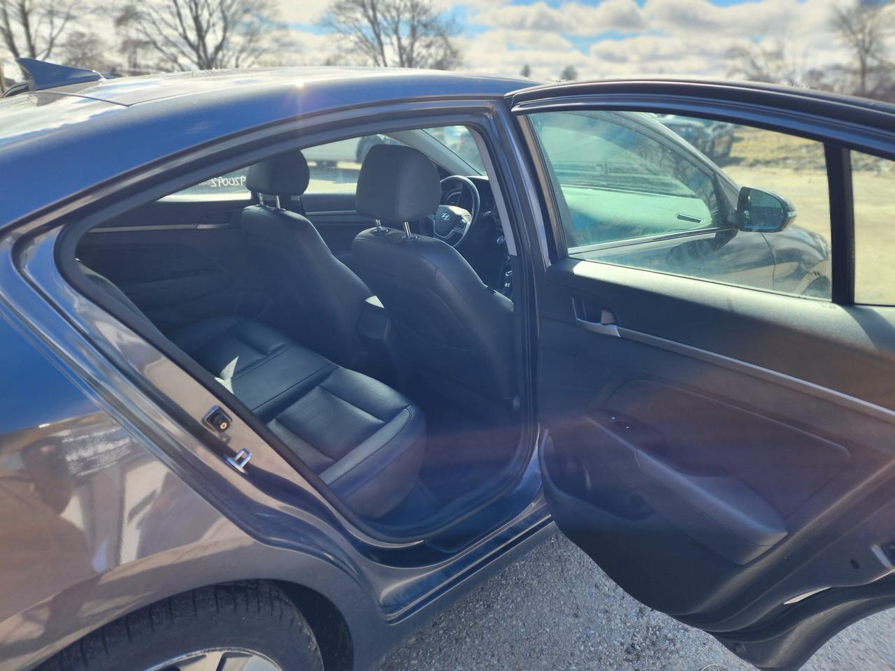 2017 Hyundai Elantra Limited l Low KM | Clean Carfax | Fully Loaded Photo