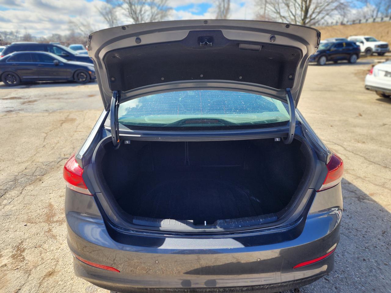 2017 Hyundai Elantra Limited l Low KM | Clean Carfax | Fully Loaded Photo