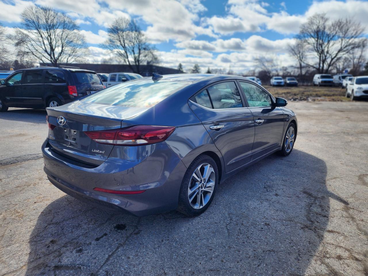 2017 Hyundai Elantra Limited l Low KM | Clean Carfax | Fully Loaded Photo